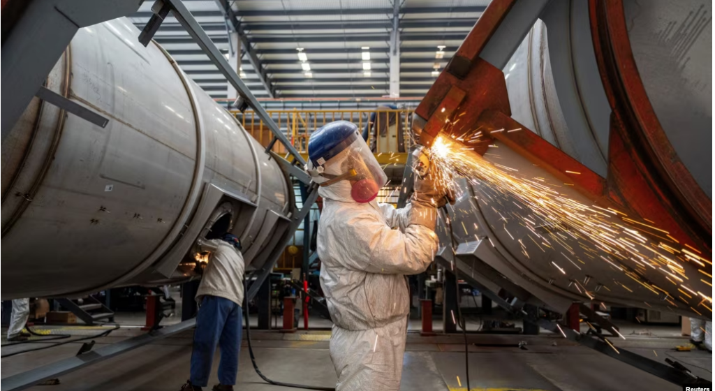 Punetoret ne nje linje prodhimi ne nantong kine 1024x560