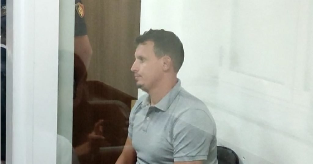 Arsen muskurti ne gjykate 1024x537