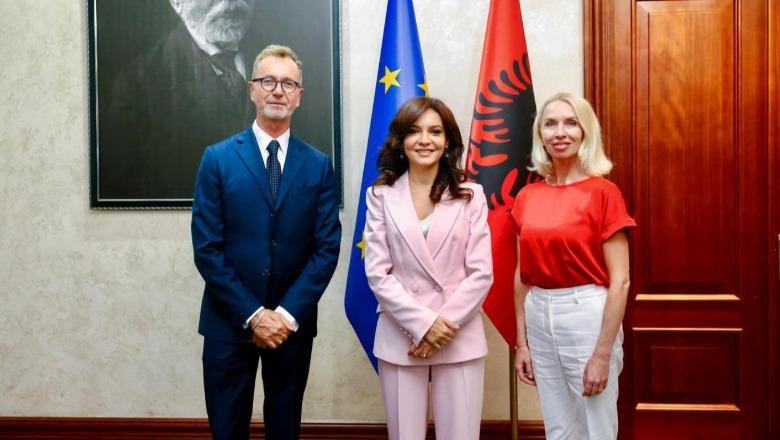 1756988159 elisaspiropali