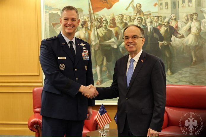 Presidenti i republikes bajram begaj priti sot ne takim komandantin e shba ve per evropen dhe komandant suprem i komandes se aleances per evropen gjeneral alexus g. gryenkwich 2 696x464