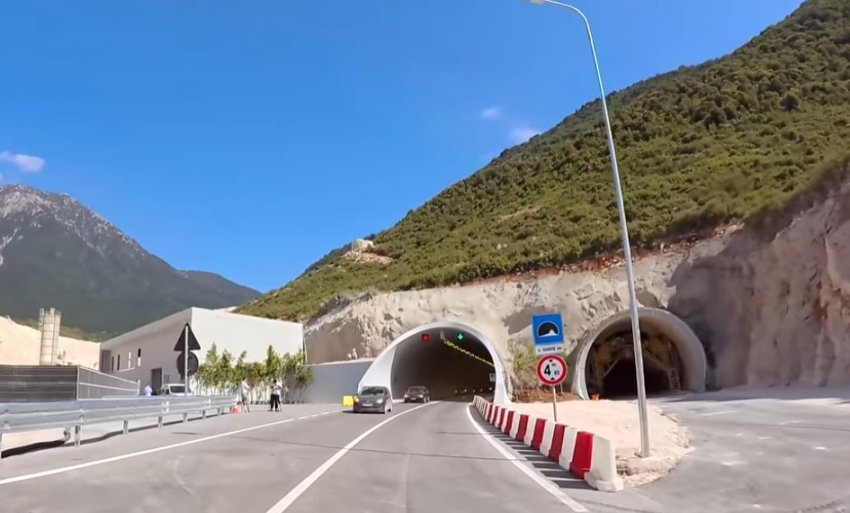 Auto tuneli i llogarase1756366544