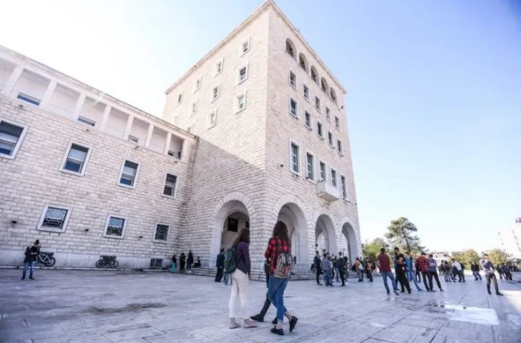 Universitet