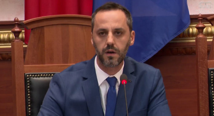 Screenshot 3 5 696x376