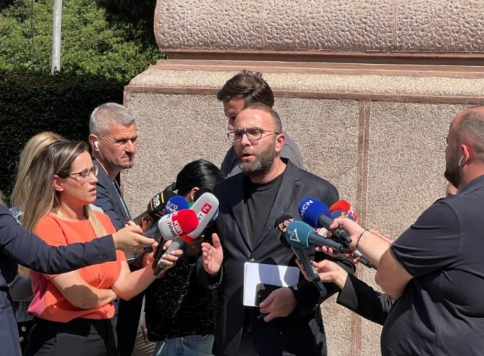 Gazment bardhi 696x512