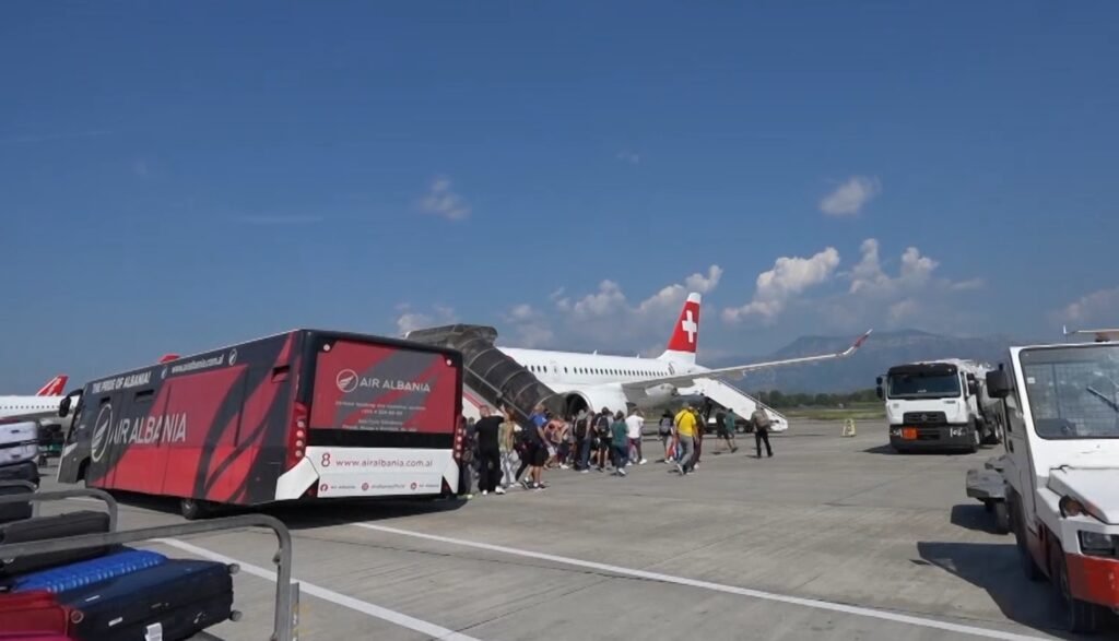 Fluturimet aeroporti i rinasit 1024x587