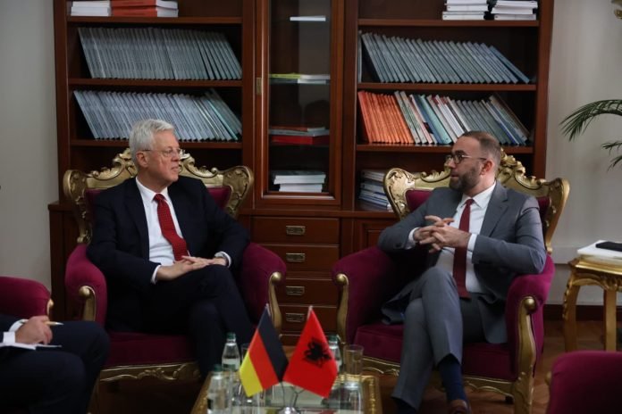 Gazment Bardhi 696x464