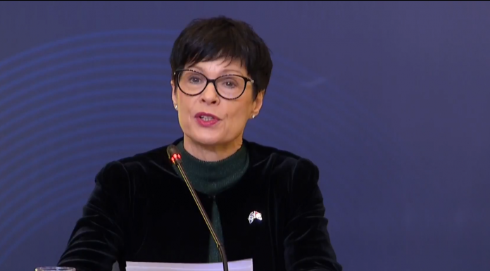 Screenshot 2025 11 21 102408 696x385