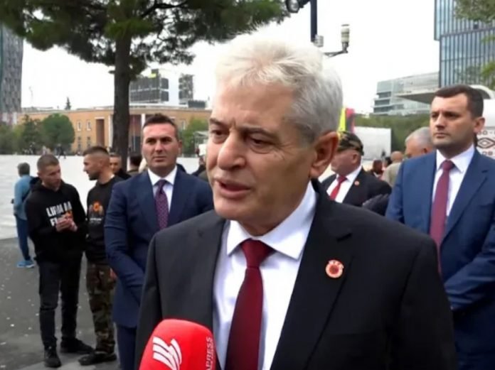 Screenshot 2 32 696x521