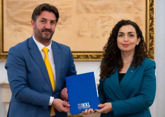 Screenshot 3 16 696x493