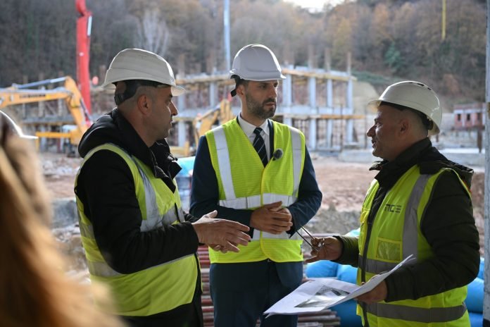 605437040 1322795309861245 4257244485737885980 n 696x464