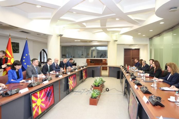 6ef6e067 d015 4ca6 9f6f b683a88cd2e4 696x464