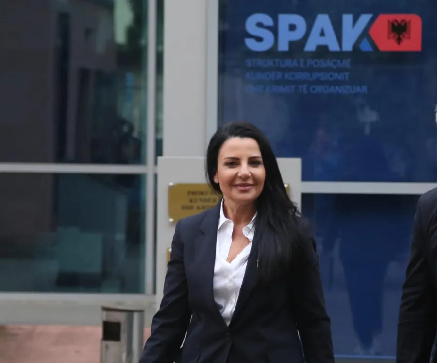 Balluku ankimon masat ne Apel