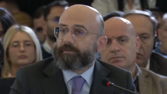 Screenshot 1 17 696x391