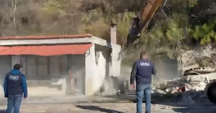 Screenshot 2 8 696x364