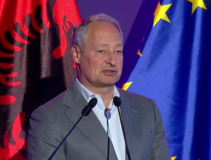 Screenshot 3 33 696x527