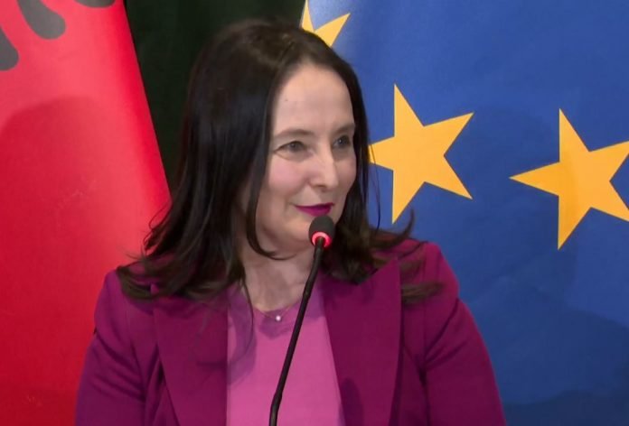 Screenshot 9 4 696x472