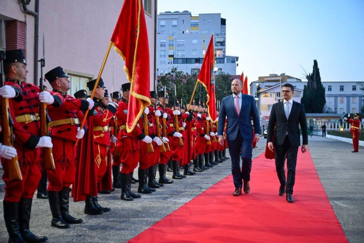 Vengu francken 200126 fill 720x480