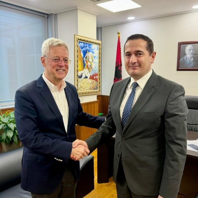 634970840 1354492623388419 2476256447443147108 n 696x696