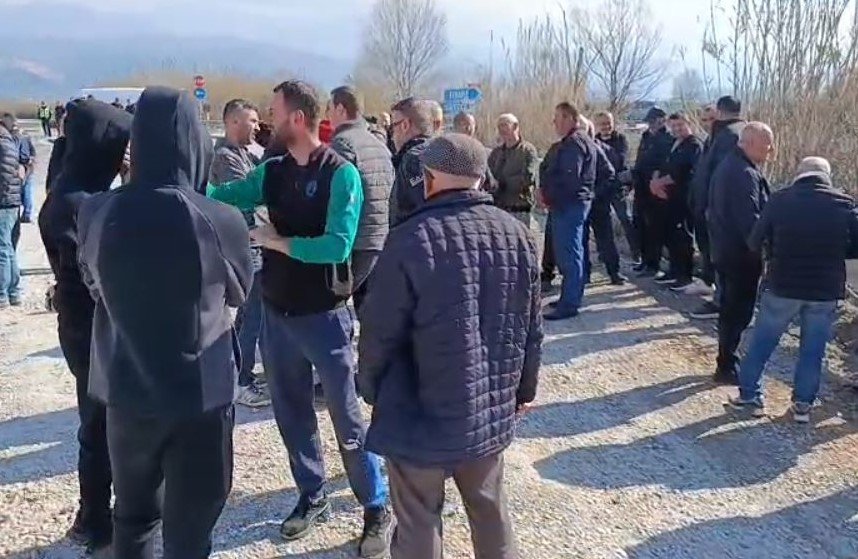 PROTESAT THIMANE KASHAR