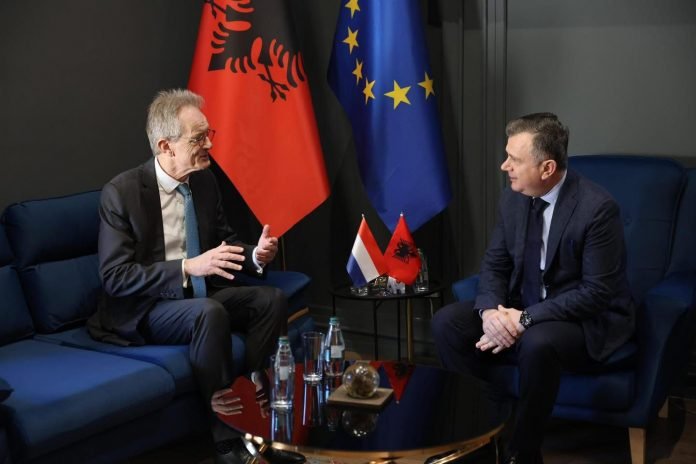 E68319f9 7be1 48e0 91c9 437d37c34189 696x464