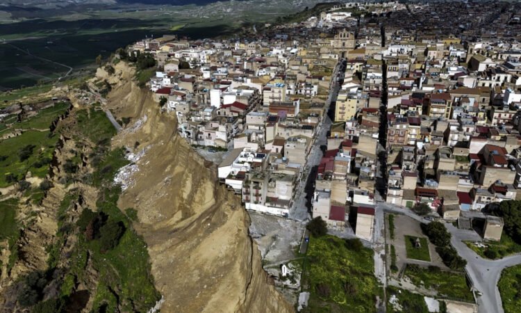 Ec0dd5eb gettyimages 2259094296 750x450