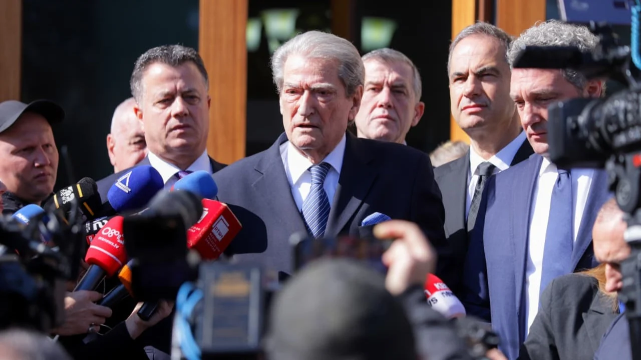 32b0d81a e8e5 4be0 8642 295ea81e47c2 sd