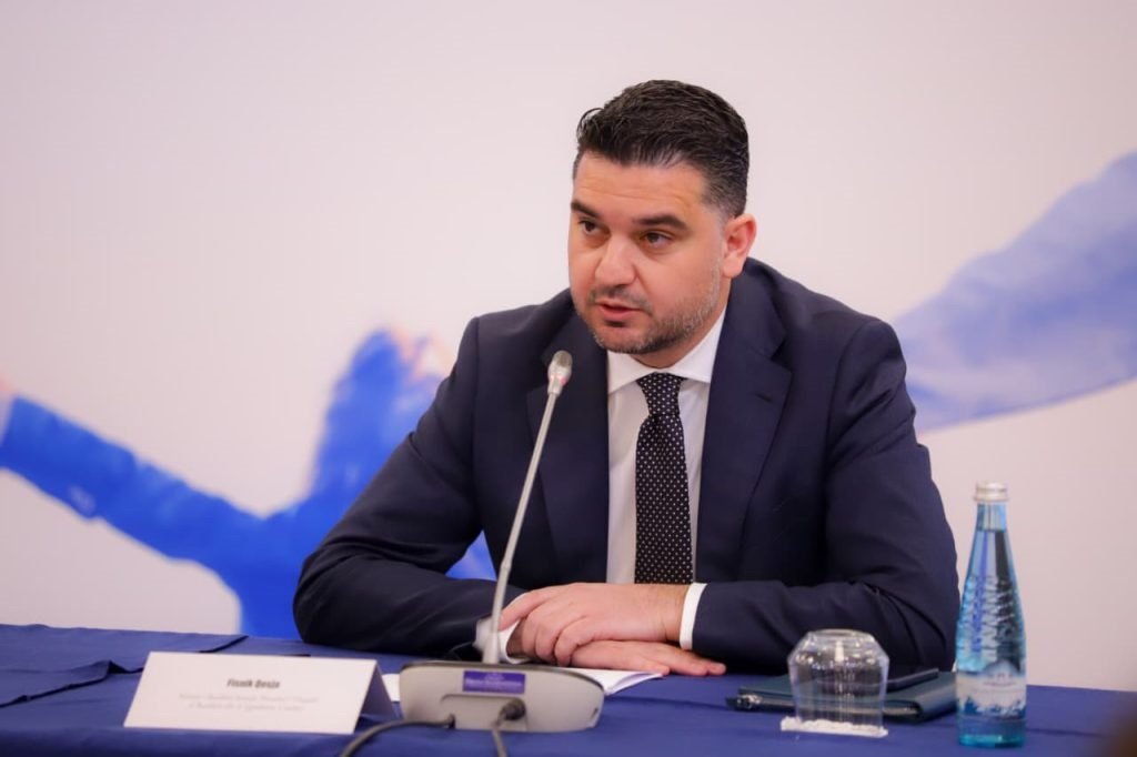 54b1e4f8 0792 4c9c b3bc 2ee4249133d9