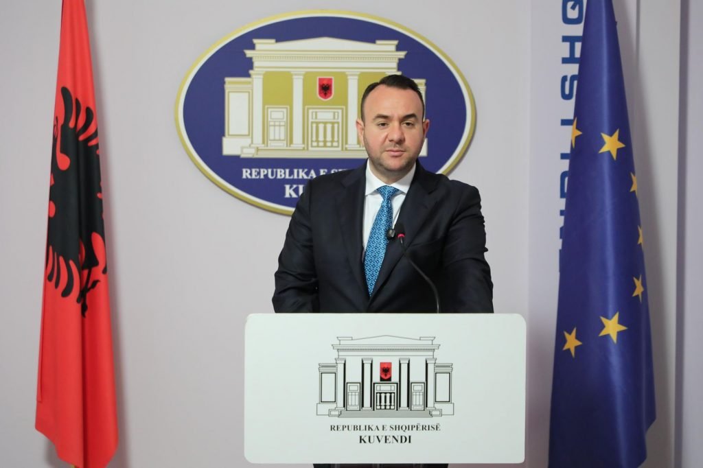 9dfdf759 3848 4c5c 92f0 5f152c501fca