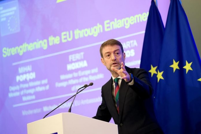 A220797c 695d 4ca1 a32a df878383e2fc 696x464