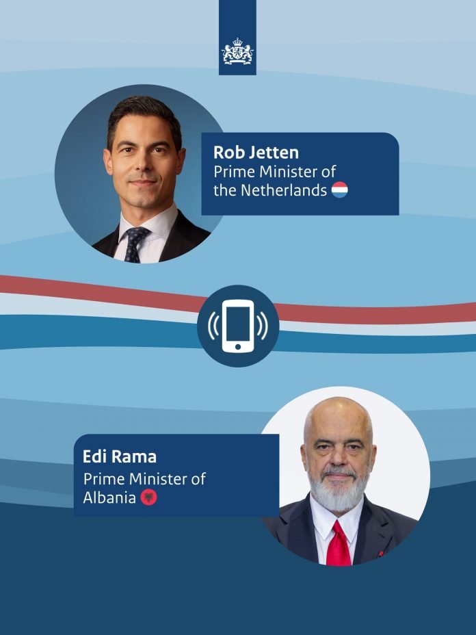 HGliziHXAAAJPXE 696x928