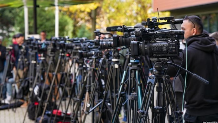 Screenshot 4 18 696x393