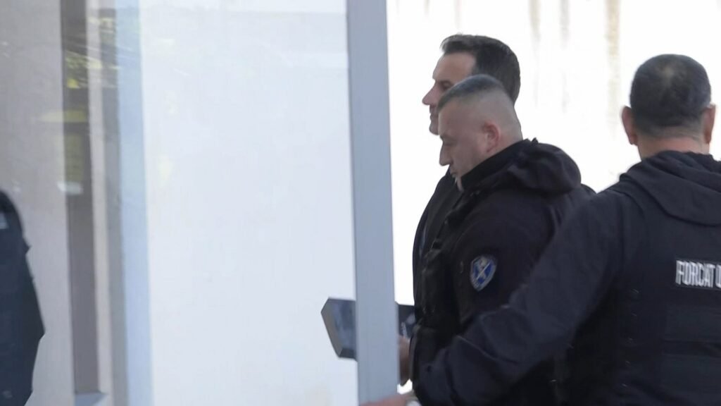 VELIAJ PLANE TE REJA.mpg snapshot 04.28.784 1024x576