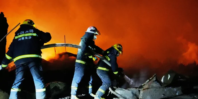 Chinese firefighters 696x348
