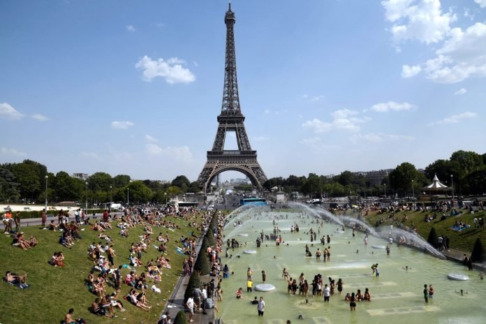 240205 paris eiffel tower heat 2019 ac 941p f0c588 696x464