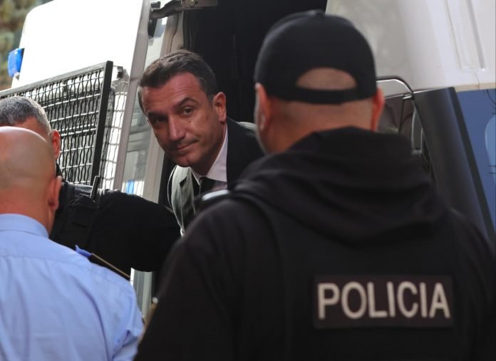 Erion Veliaj Gjykata Kushtetuese pranga policia 6 696x507