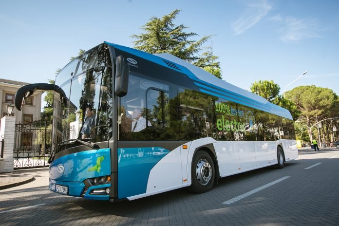 Autobuz 696x464