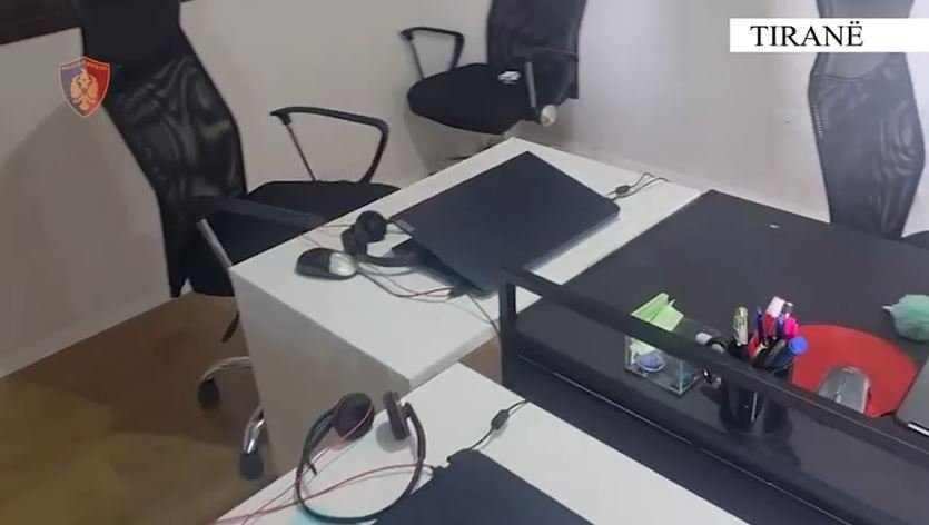 Call center barrikada
