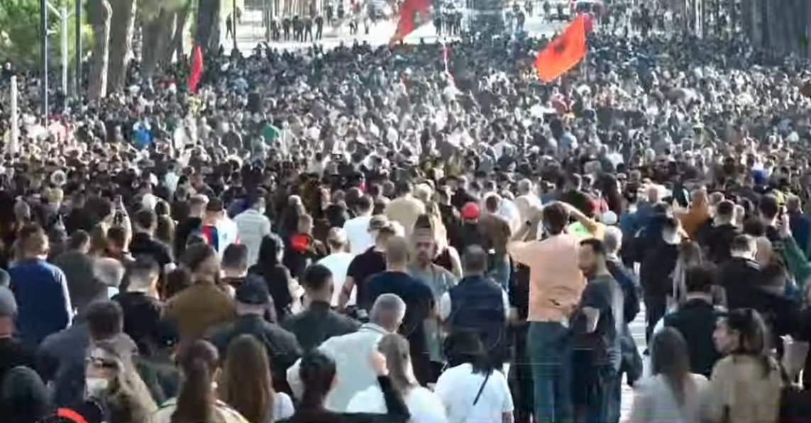Protesta 24 tetor